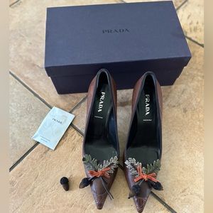 100% Authentic PRADA size 7 (37) CALZATURE DONNA color: BRUCIATO -